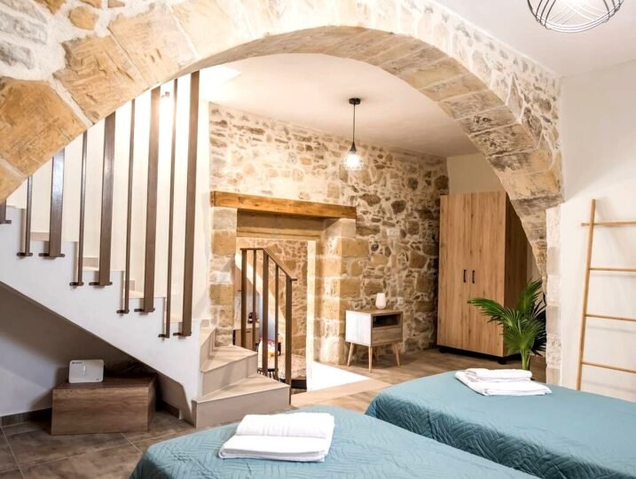 bedroom 2 dina's cottage, veryland