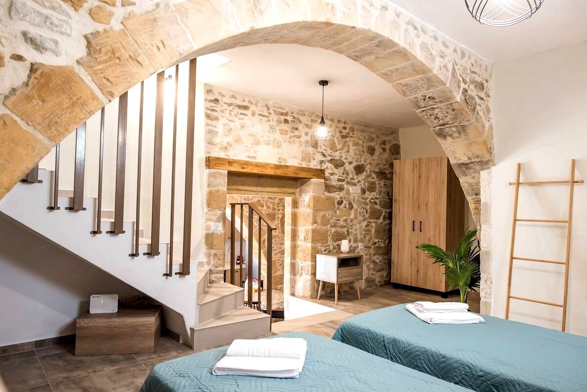 bedroom 2 dina's cottage, veryland