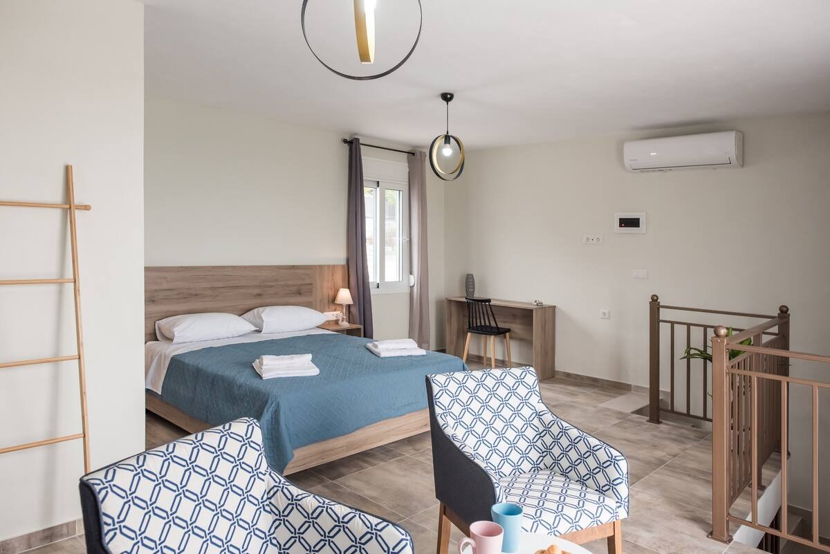 bedroom 1 dina's cottage, veryland