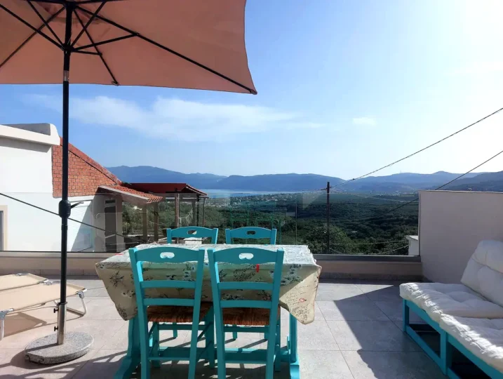 balcony dina's cottage, veryland