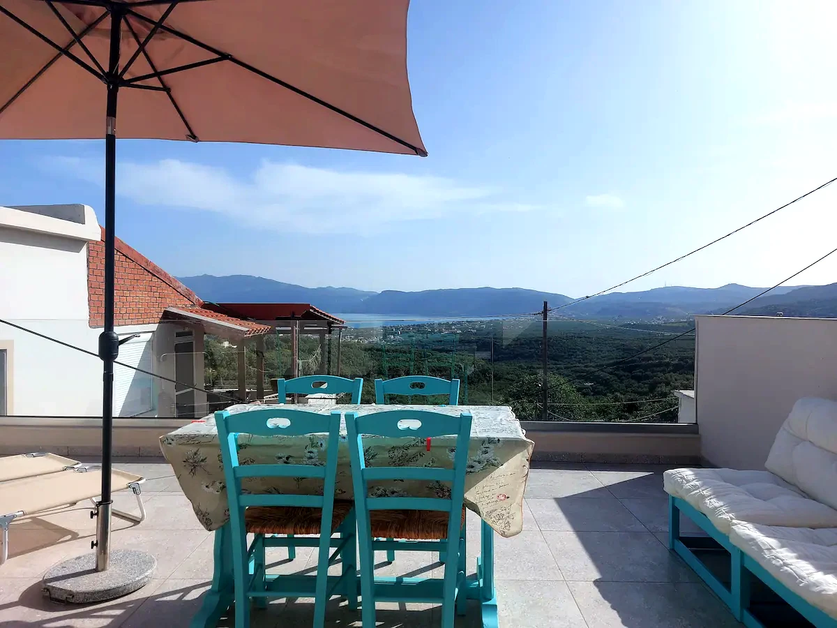 balcony dina's cottage, veryland