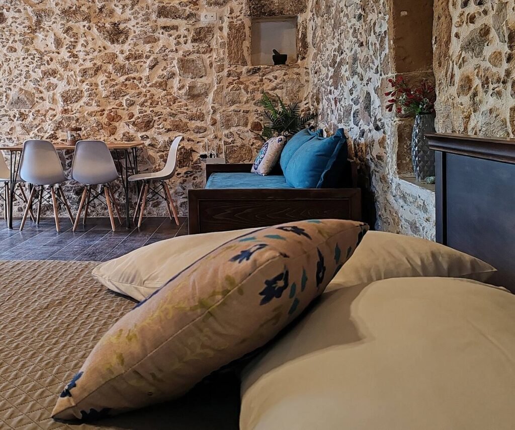 sofa iakovos's cottage, veryland