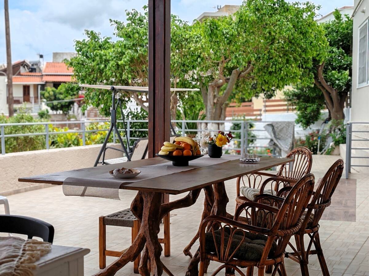 balcony konstantina's cottge, veryland